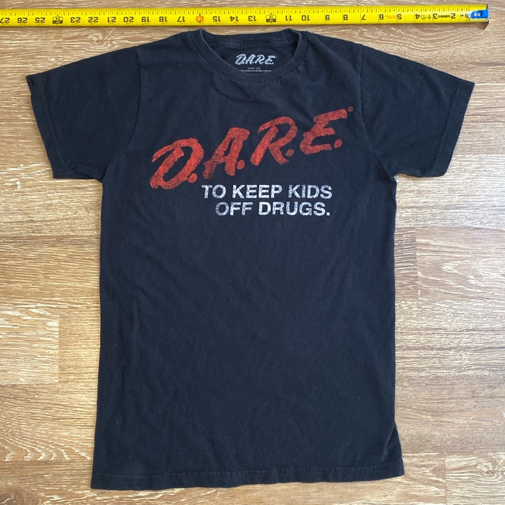 VTG 1996 D.A.R.E. T-Shirt “To Keep Kids Off Drugs” Black, Size S/M, Made in USA